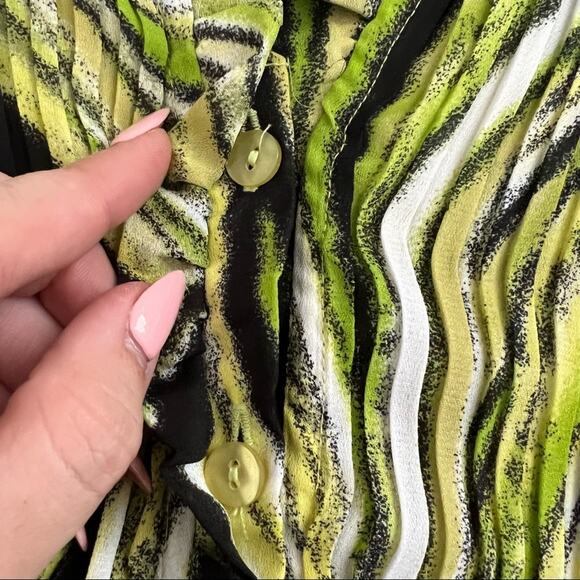 Vintage Essentials by Milano Green and Black Swirl Crinkle Button Down Shirt - Picture 11 of 11